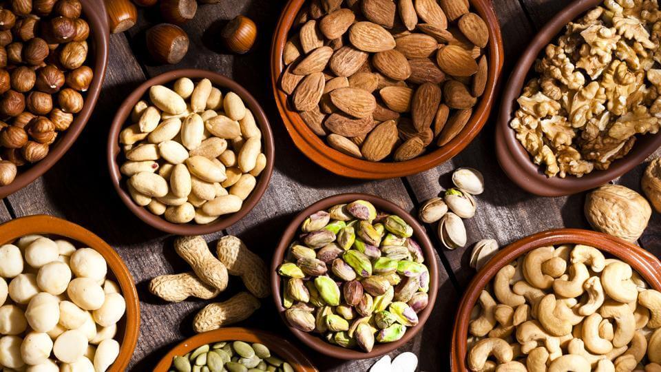 Which dry fruit has more protein?